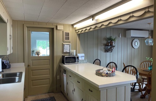 Suttons Bay House | Beautiful Cottage on the Water of Pristine West Bay