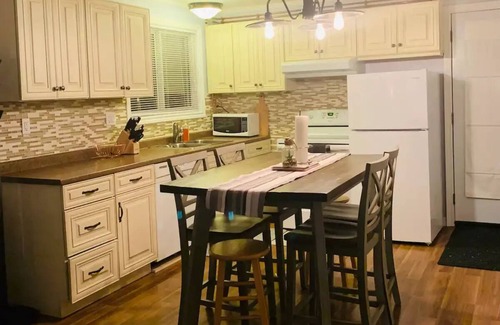 Otonabee-South Monaghan Cottage | Beautiful Cottage Rice lake. 14’ft Hottub & Sauna