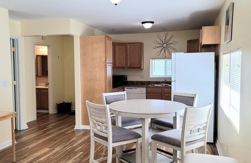 Buckeye Lake House | Beautiful cottage for the professional working out of town