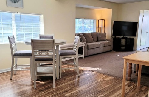 Buckeye Lake House | Beautiful cottage for the professional working out of town