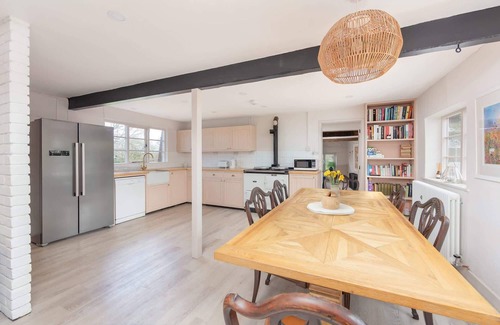 Blandford Forum House | Beautiful Cottage w/Large Garden & Parking