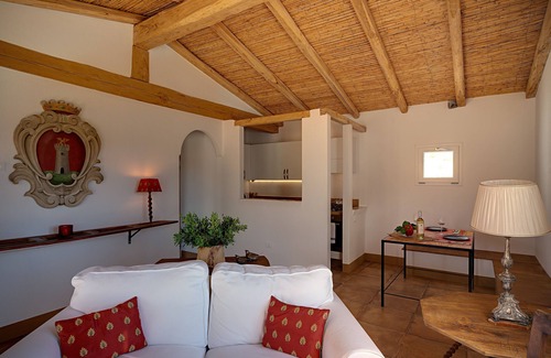 Galtelli Cottage | Beautiful cottage with stunning stunning views and pool (Pira)