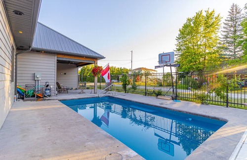 Dashwood Cottage | Beautiful cottage with spectacular lake views, heated pool & shared beach access