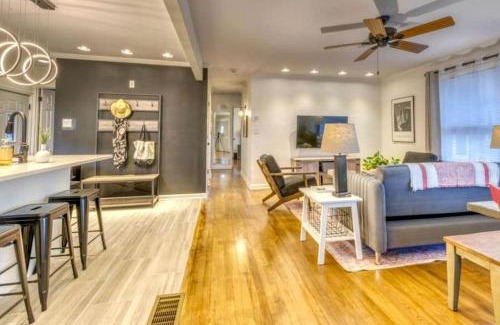 Miller Beach House | Beautiful Cottage with Hot-tub in Gary, Indiana