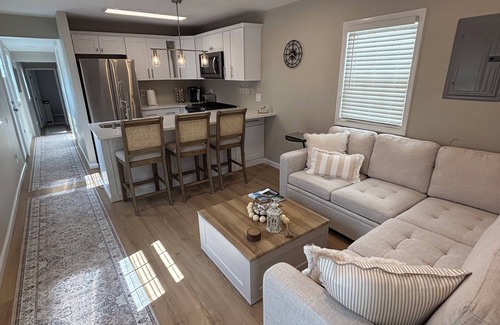 Delanco Cottage | Beautiful Cottage with Water Views - 2 Bedrooms