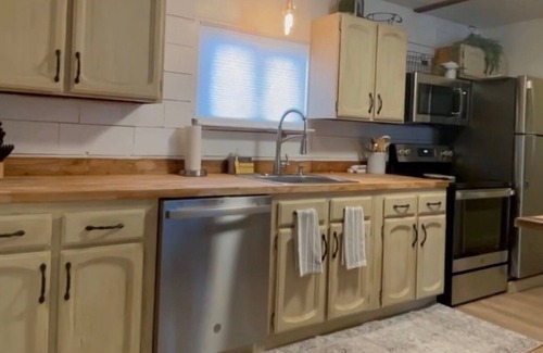 Missoula House | Beautiful Cottage with private fenced yard and fire pit!
