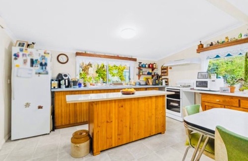 Glengarry North Cottage | Beautiful Country Cottage in Glengarry, w/firepit, wood fires & horses welcome!