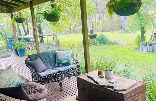 Coonabarabran House | BEAUTIFUL COUNTRY RETREAT with spacious gardens, hot tub, wood fire & much more!