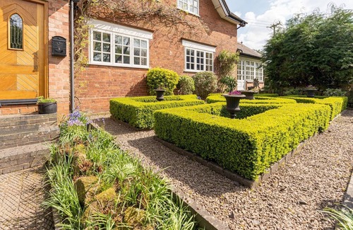 Pattingham House | Beautiful Country Cottage for up to 8 people - Great Staycation Location