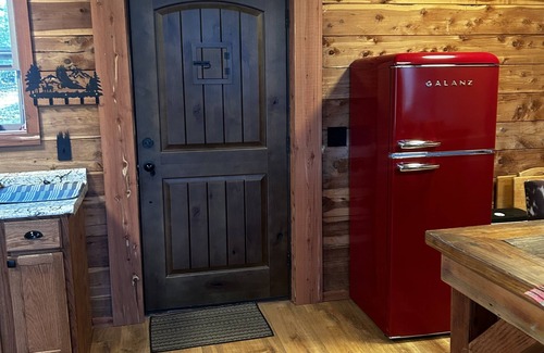 Zion Cabin | Beautiful country cabin on a natural spring creek!