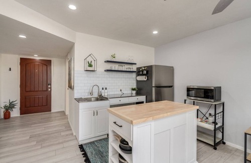 Tucson House | Beautiful Country Club Retreat!