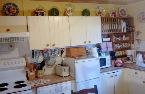 Cooga Upper Cottage | Beautiful Country Cottage & Garden. Free Wi-Fi 3 Bedrooms Sleeps 6.