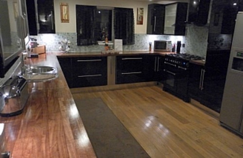 Swindon Cottage | Beautiful Country Cottage private Indoor Swimming Pool ,Hot Tub, & Games room.