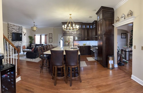 Southaven House | Beautiful Country Getaway/15 minutes From Elvis Graceland! Serene Fountain/Pool