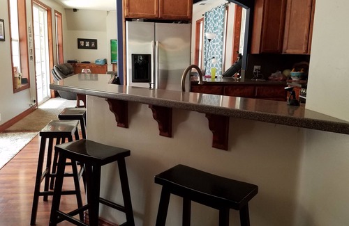 Pulga House | Beautiful Country Getaway, 2 Miles to Lake!