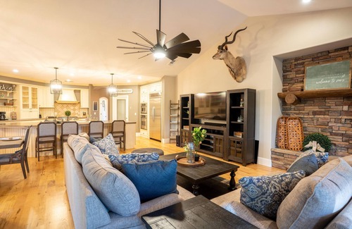 Bella Vista Other | Beautiful Country Home on 2.5 Acres, Nice Furniture, Over 3500 sq ft - Game Area