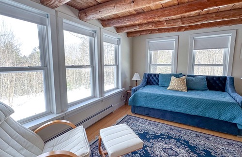 Warren House | Beautiful Country Home with Hot Tub & Pool Table