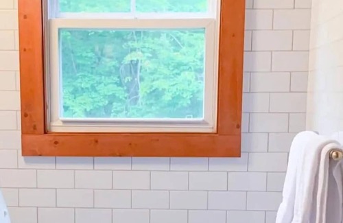 Layton House | Beautiful Country Retreat - 40 guests!