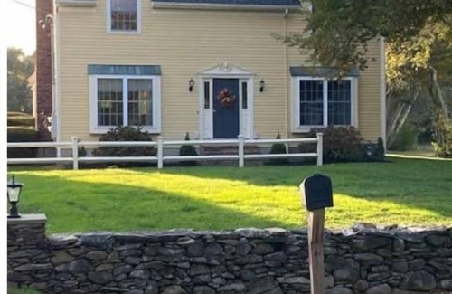 Portsmouth House | Beautiful Country Setting Near Newport