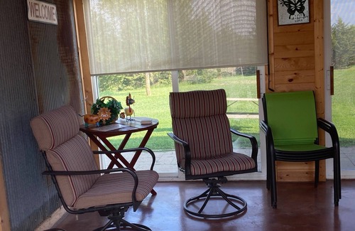 Yankton House | Beautiful Country Setting mins from Lewis & Clark