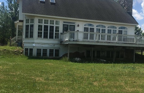 Columbiaville House | Beautiful Country Farm home to many rescue animals