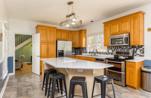 Cross Keys House | Beautiful Country Escape with gorgeous mountain views, Swim Spa, Game Room