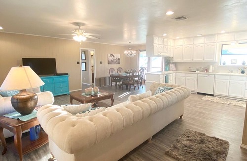 Weatherford House | Beautiful country views minutes from Weatherford, Fort Worth and wedding venues