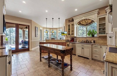Thorpe Westwood Villa | Beautiful Country Villa on 5 acres, 5 miles to downtown