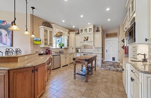Thorpe Westwood Villa | Beautiful Country Villa on 5 acres, 5 miles to downtown