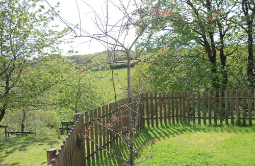 Beaworthy Cottage | Beautiful countryside retreat with hot tub in private garden