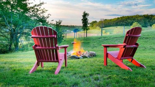 Sugarcreek House | Beautiful Countryside Cabin with Hot-Tub and Pond Views in Ohio