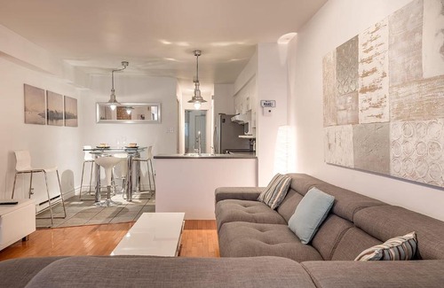 Gay Village Apartment | Beautiful & Cozy 1BedR in Downtown