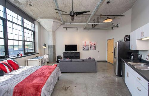University Apartment | Beautiful Cozy 1BR Loft Ideal Location