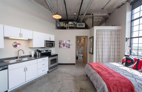 University Apartment | Beautiful Cozy 1BR Loft Ideal Location