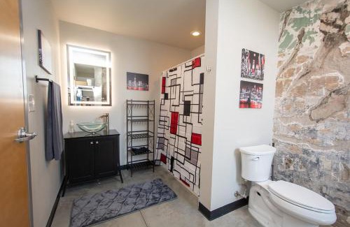 University Apartment | Beautiful Cozy 1BR Loft Ideal Location