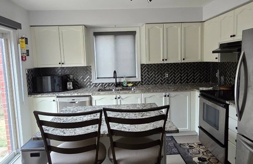 Barrie House | Beautiful, cozy and peaceful 2-bedroom and 1.5 bath home in Barrie