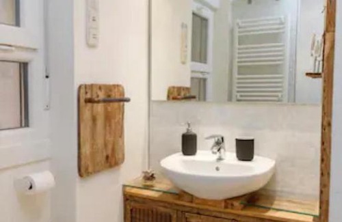 Huertas Apartment | Beautiful & cozy apartment in the heart of Madrid