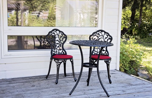 Wasaga Beach Cottage | Beautiful cozy cottage, few steps to a sandy semi-private beach,