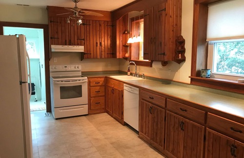 Columbia House | Beautiful, cozy cottage, a two minute walk to the Scuppernong River boardwalk