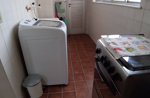 Inga Apartment | Beautiful, cozy, decorated and pet friendly apartment one block from the beach.