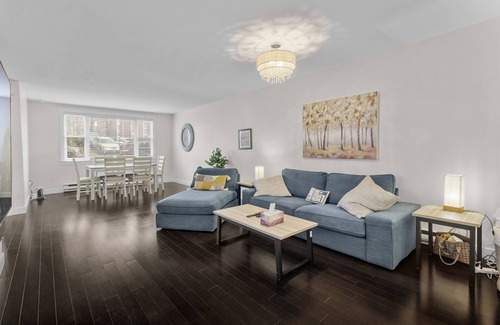 Quidi Vidi House | Beautiful & Cozy DT Home With PingPong Table