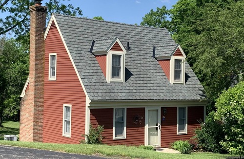 The Galena Territory House | Beautiful Cozy Getaway w/access to lake and pools! WIFI