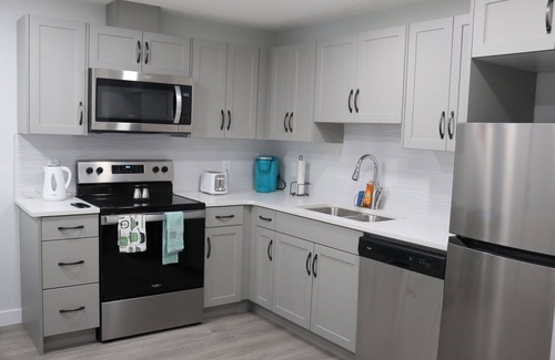 West Edmonton House | Beautiful & Cozy Guest Suite Near West Edmonton