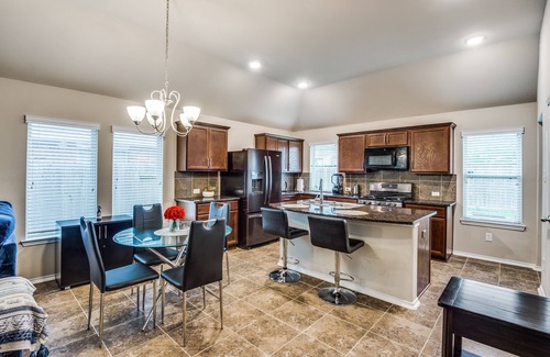 Houston House | Beautiful cozy home in a peaceful neighborhood!