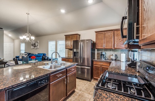Houston House | Beautiful cozy home in a peaceful neighborhood!