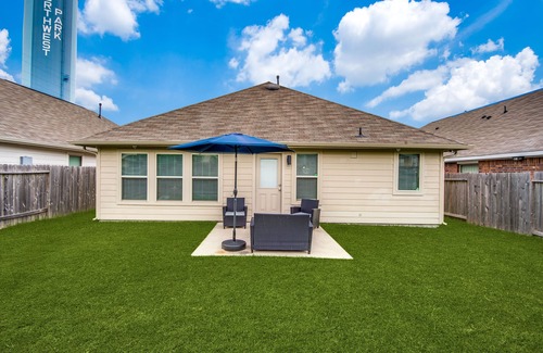 Houston House | Beautiful cozy home in a peaceful neighborhood!