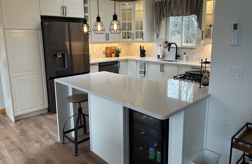 Black Creek House | Beautiful, cozy lakeside home, minutes from ski, golf and ocean. Pet- friendly!