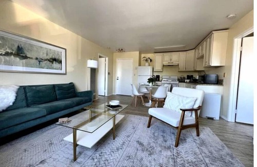 North Park Apartment | Beautiful Cozy North Park 2 bed apartment