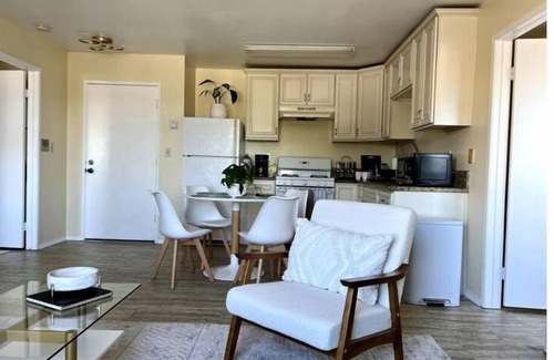 North Park Apartment | Beautiful Cozy North Park 2 bed apartment