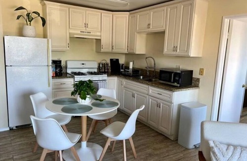 North Park Apartment | Beautiful Cozy North Park 2 bed apartment